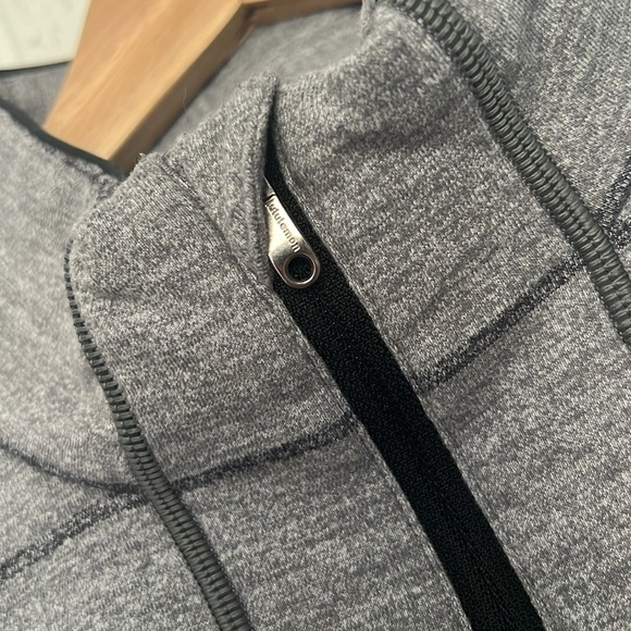 Lululemon Athletica Gray Striped Sweatshirt Men’s Large Excellent Condition - Picture 6 of 9